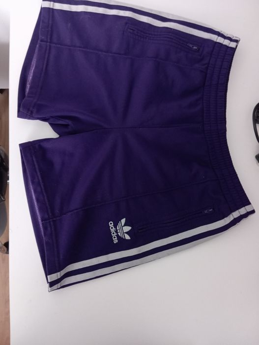 Spodenki adidas.