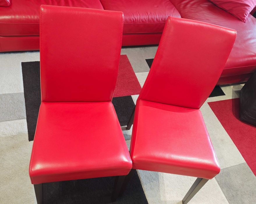 Sofá Chaise Longue (direta) em PELE Natural - Vermelho - 3m + Duas cadeiras de Madeira revistidas em PELE Natural