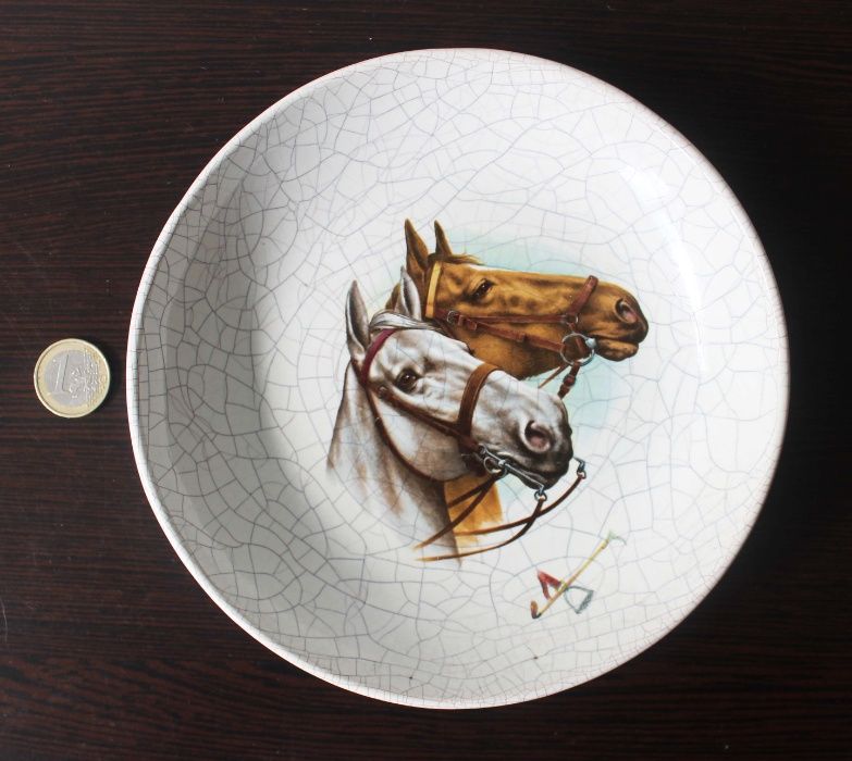 Antigo prato de suspensão decorativo fabricado na Alemanha Ocidental