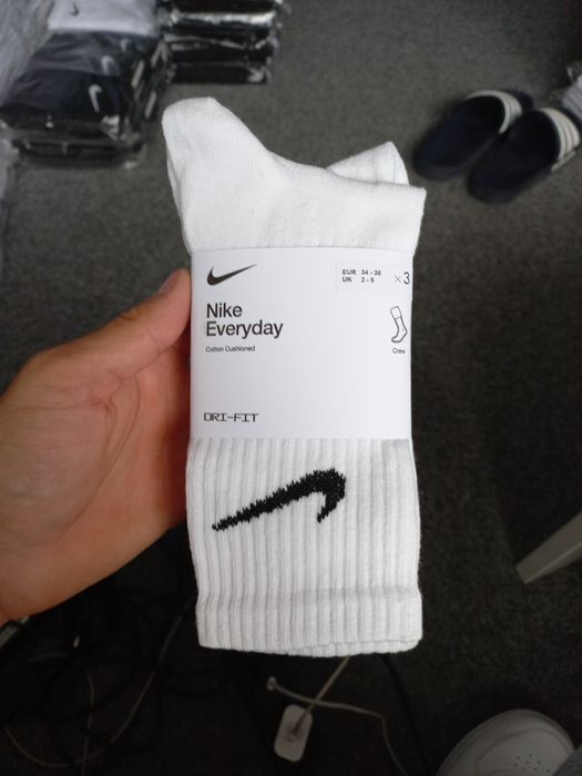 Nike Wysokie Białe Skarpety 42-46(30.op)