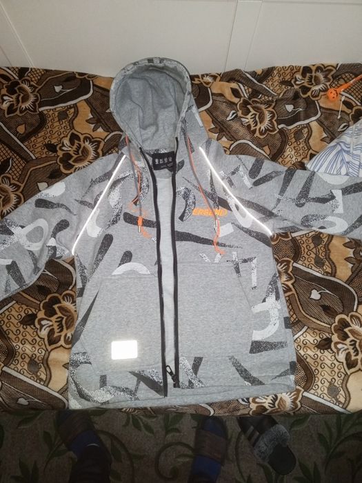 Продам спортивную термо кофту. Водоотталкивающий материал