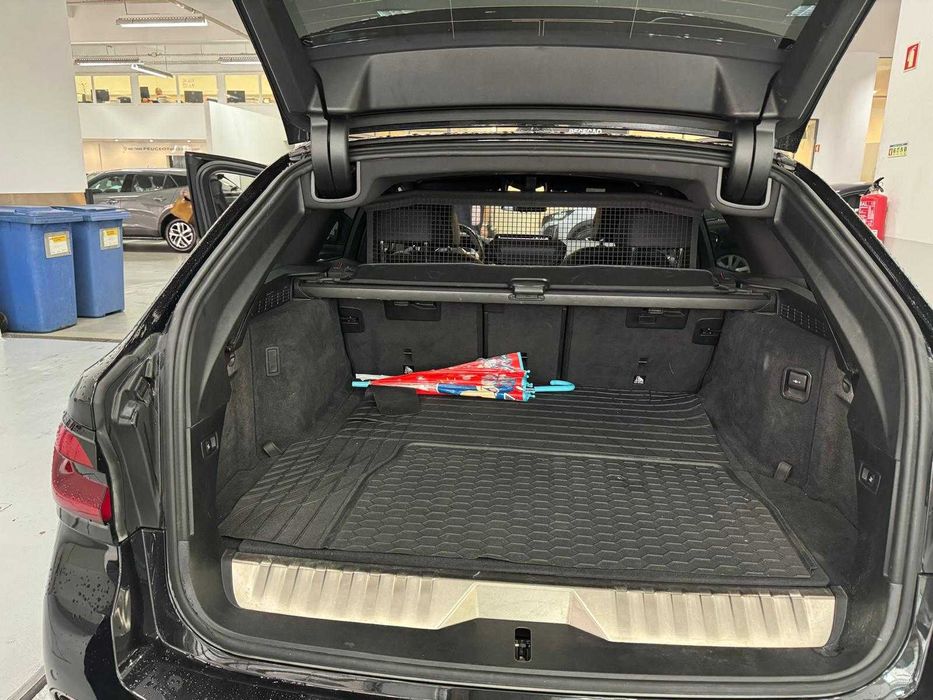 BMW 530e Touring Xdrive Pack M interior e exterior