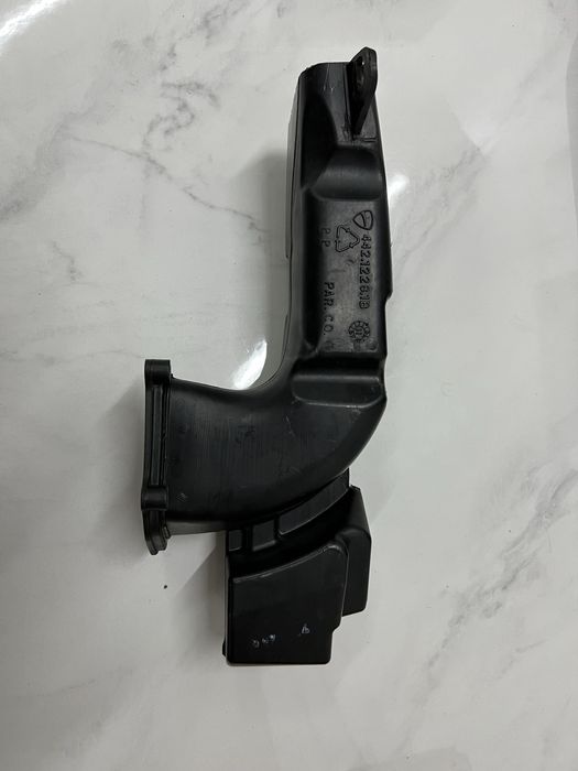 Шноркель Ducati Diavel з лівого боку впускного каналу 44212281B