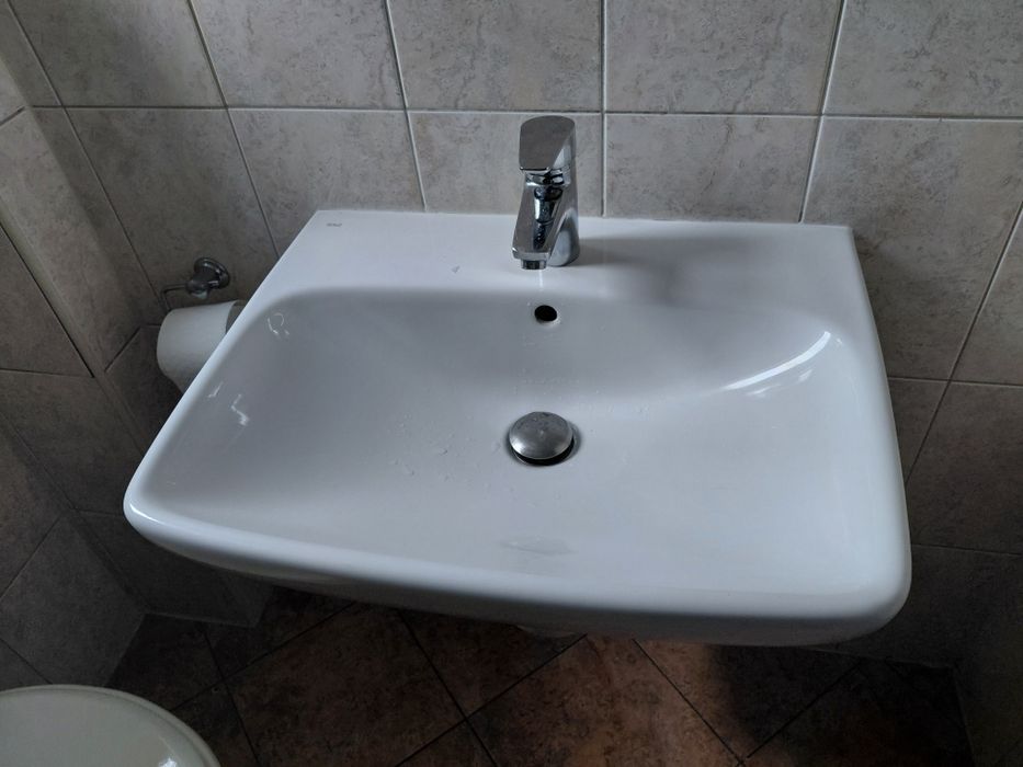 Umywalka z osłoną syfonu KOŁO