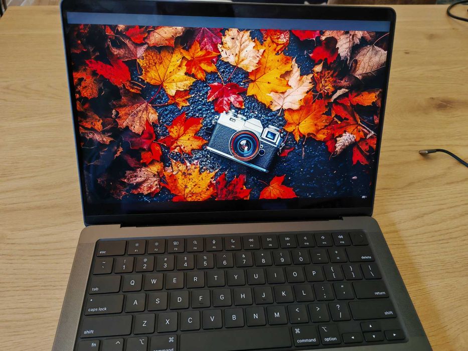 MacBook Pro 14" M4 Pro (24GB RAM / 512GB SSD) Preto — Como Novo Qwerty US - Comprado a Abril de 2026