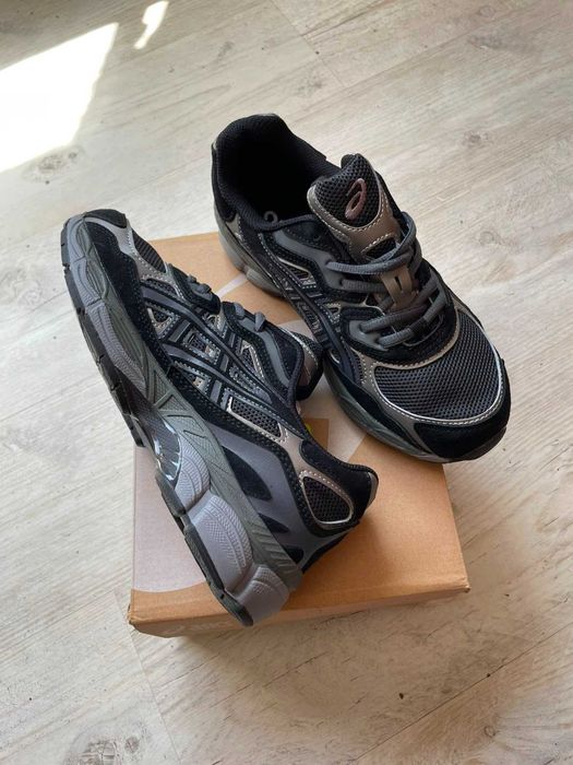 Asics Tamanho 40.5 – Novas com Etiqueta