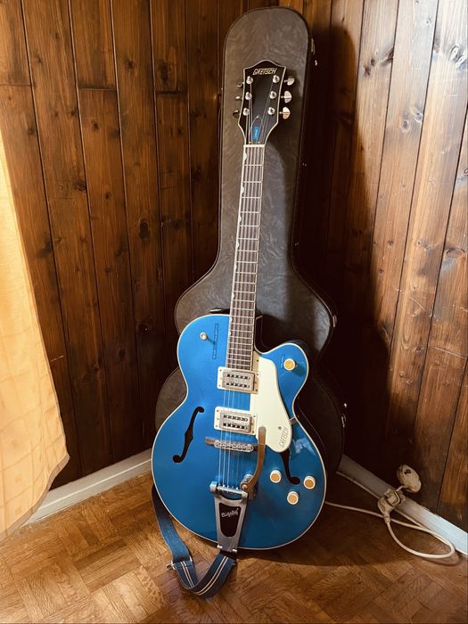 Gretsch.  G2420T