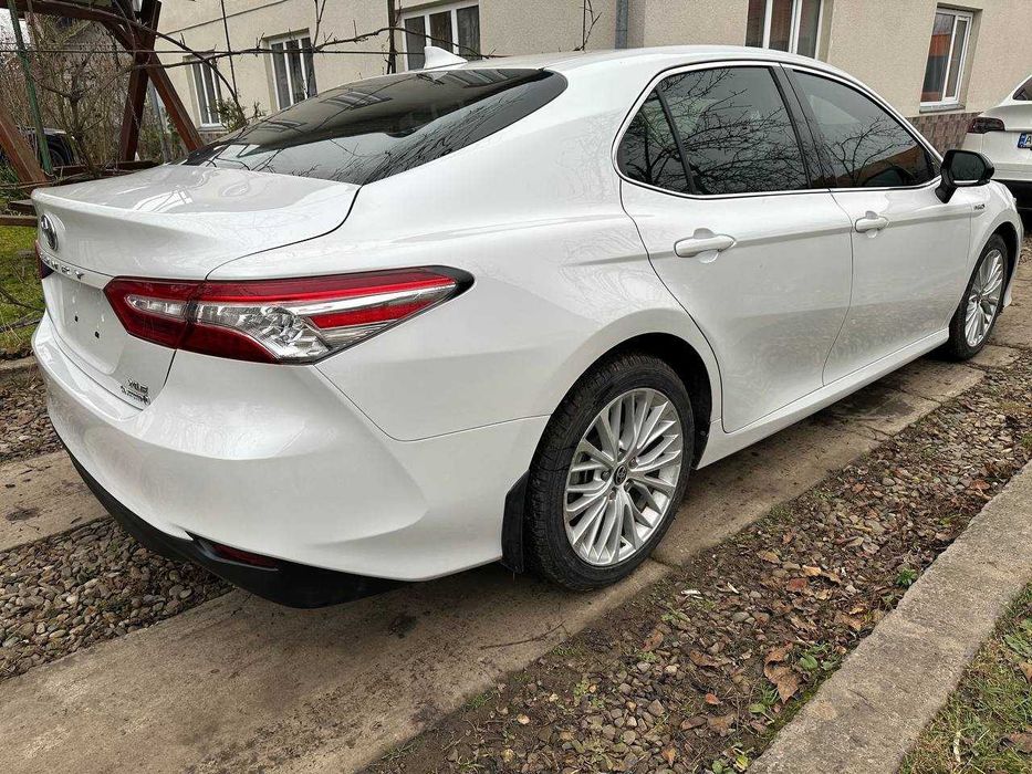 Оренда Toyota Camry Hybrid