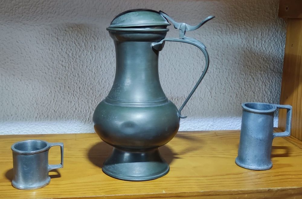 Conjunto decorativo antigo em estanho