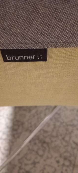 Sześć obrotowych krzeseł  firmy Brunner