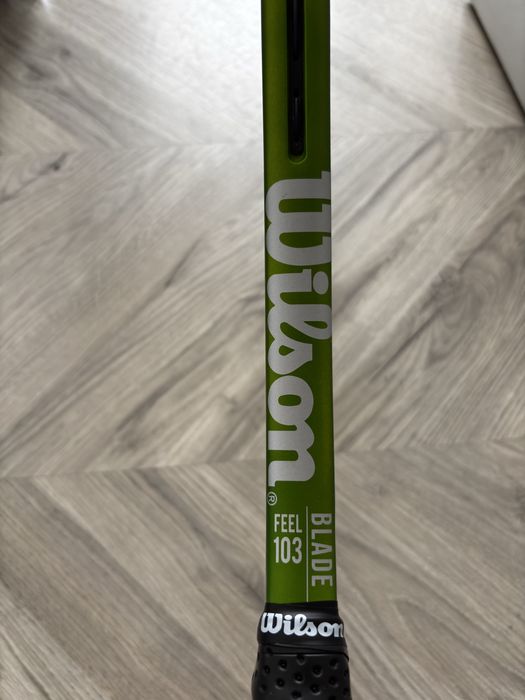 Wilson Blade Feel 103 - lekka dla kobiety
