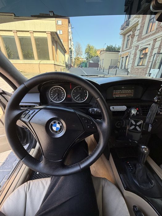 BMW E60 2.5 газ/бенз 2005 автомат