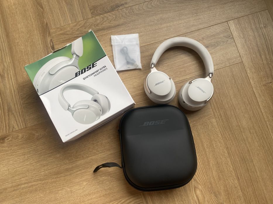 Бездротові навушники Bose білі Внаявності