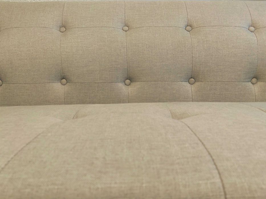 Sofá elegante e recente