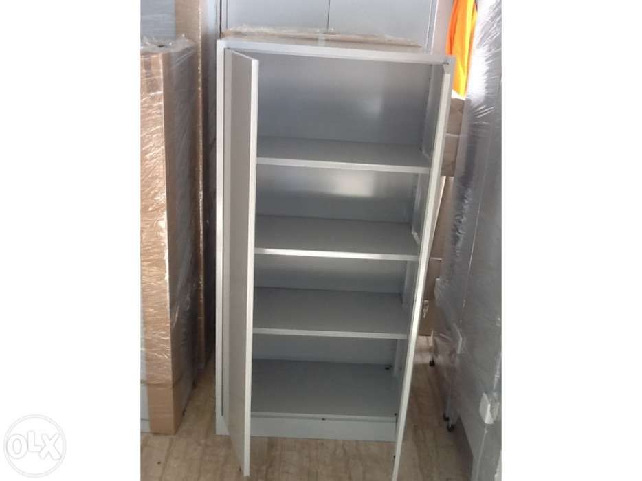 Armário médio com portas bater chapa cinza novo