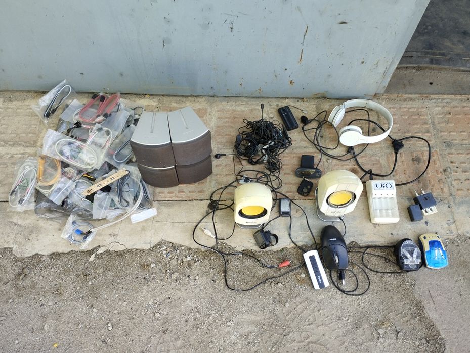 Зарядки,переходники,разное