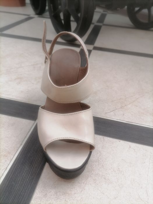 Жіночі босоніжки