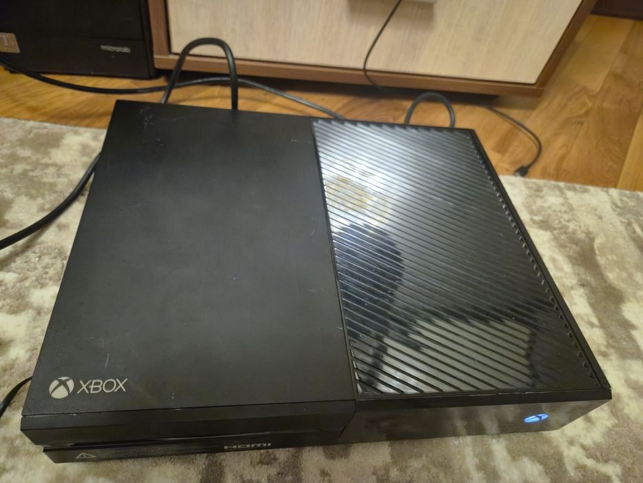 Приставка Xbox One 500 Gb