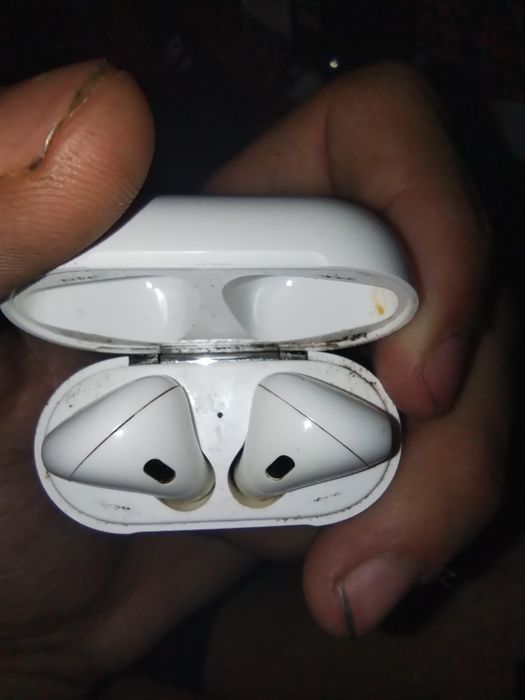 AirPods 1 или  AirPods 2