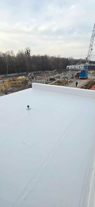 Монтаж ПВХ / ТПО мембрани Покрівельні роботи Плоска мембранна покрівля