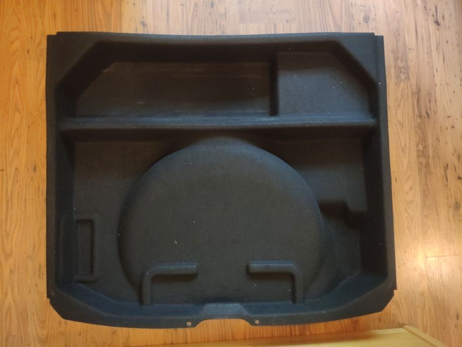 Органайзер в нишу багажника Volvo 31389422 Крышка запаски XC60 Оригина