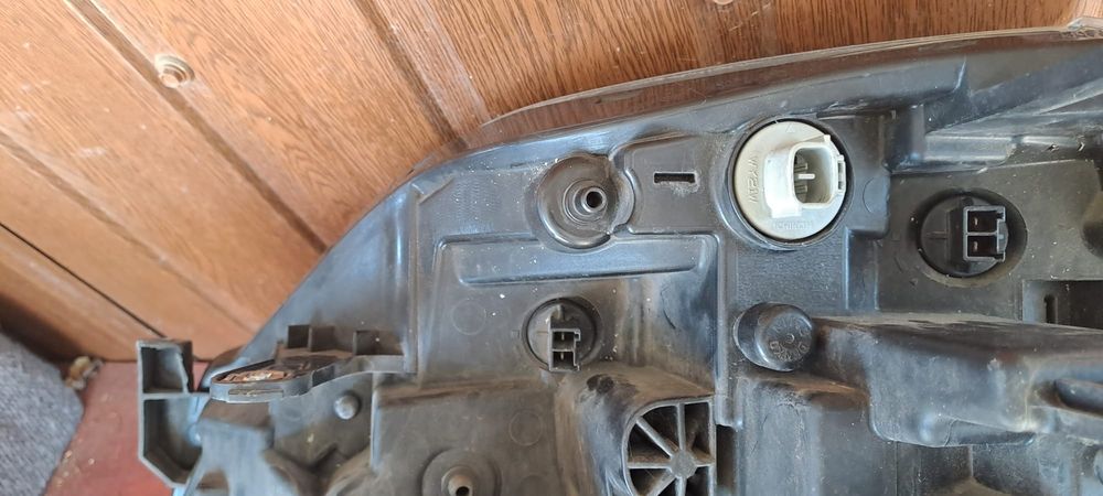 Lampa przednia Nissan X-trail