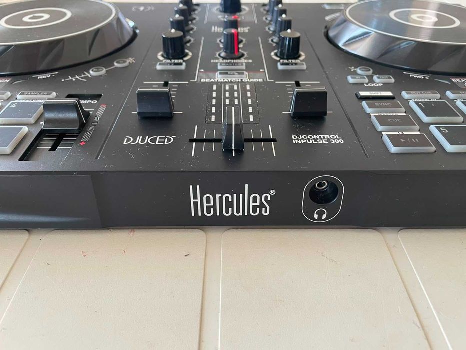 Hercules DJ Control Inpulse 300 (mesa dj)