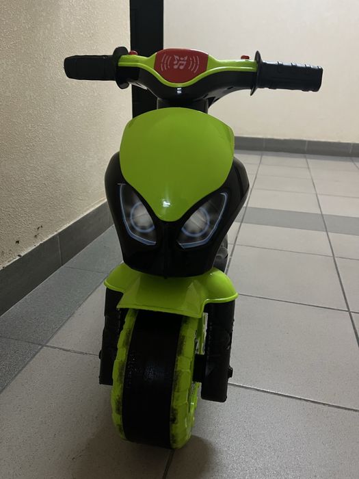 Дитячий мотоцикл-толокар / беговел