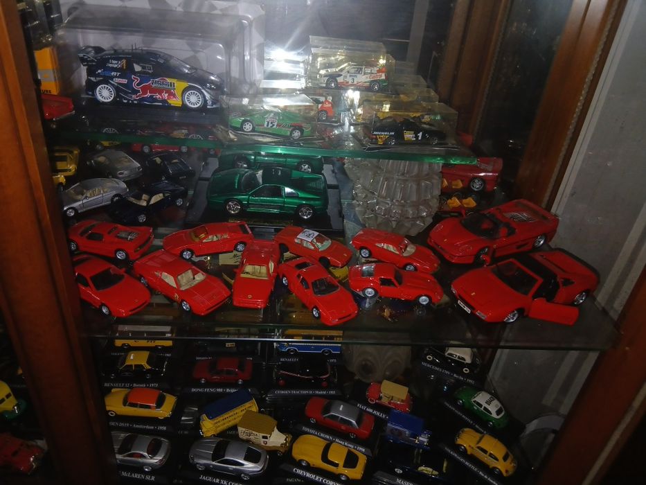 Colecao 140  carro minitura  por 700 €