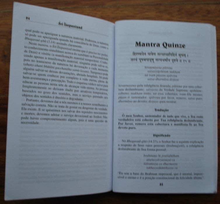 Sri Isopanisad (O Conhecimento Que Nos Aproxima de Deus)