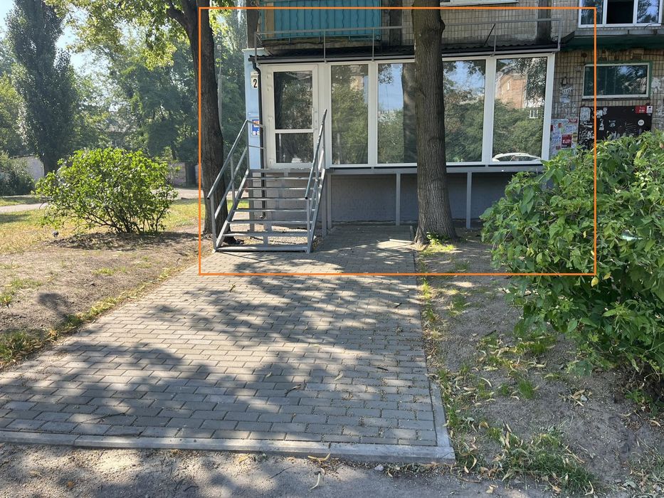 Без-%.Пиво-Салон-Магазин-Аптека(54м.кв) ул.Бульв Верховного Совета 26