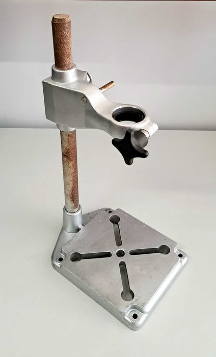 Solidny stojak wiertarski