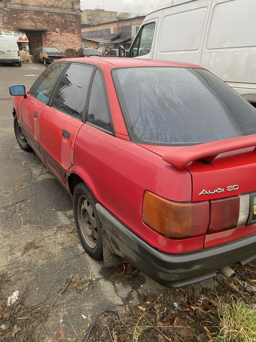 Audi 80 1,8 механика ( торг)