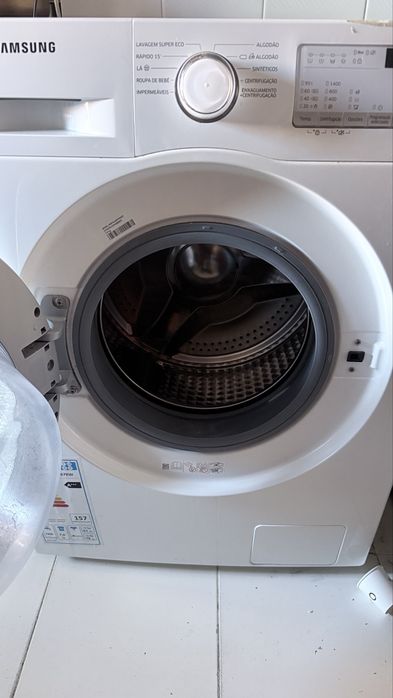 Máquina de Lavar Roupa Samsung EcoBubble 7kg (WW70J3467KW) - Como Nova