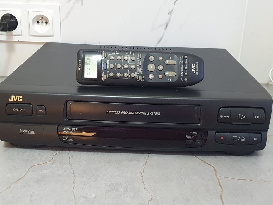 Magnetowid VHS JVC HR-A237 z pilotem