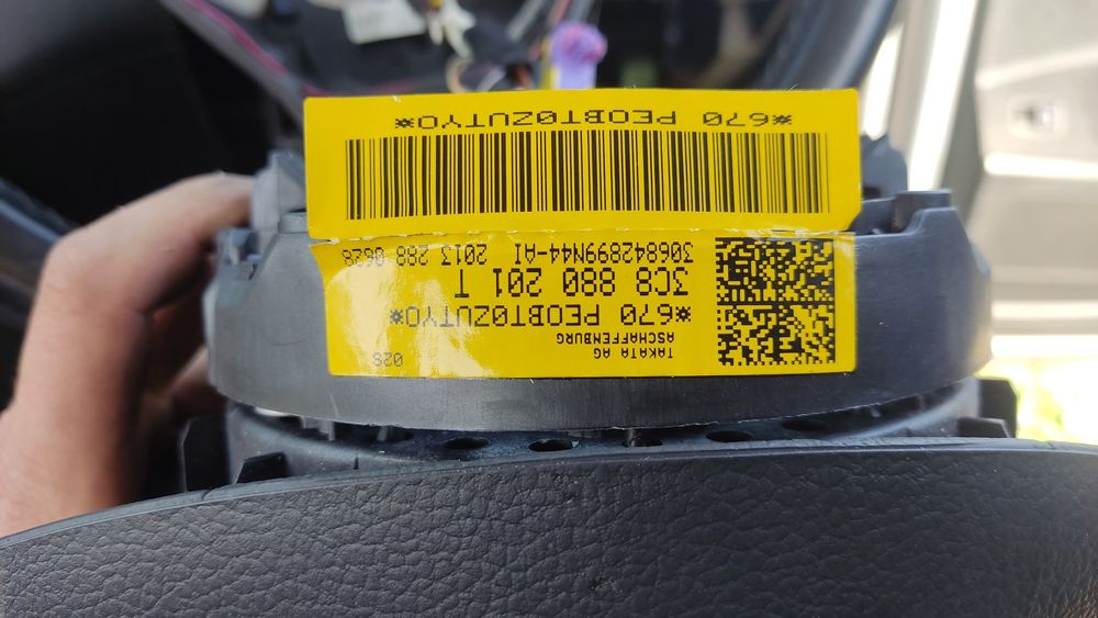 Kierownica trójramienna multifunkcyjna Volkswagen Passat B7 z poduszką