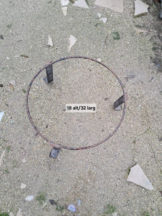 Floreira tripe em ferro