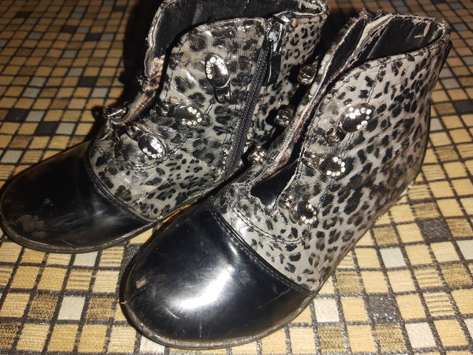 Босоножки, кроссовки, тапочки детские разные