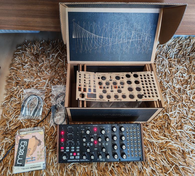 Moog Subharmonicon como novo