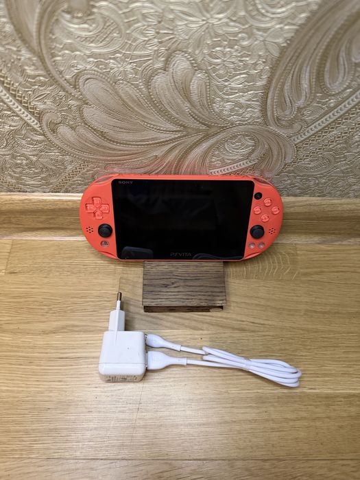 Ігрова приставка Sony PSP Vita (PCH-2000)
