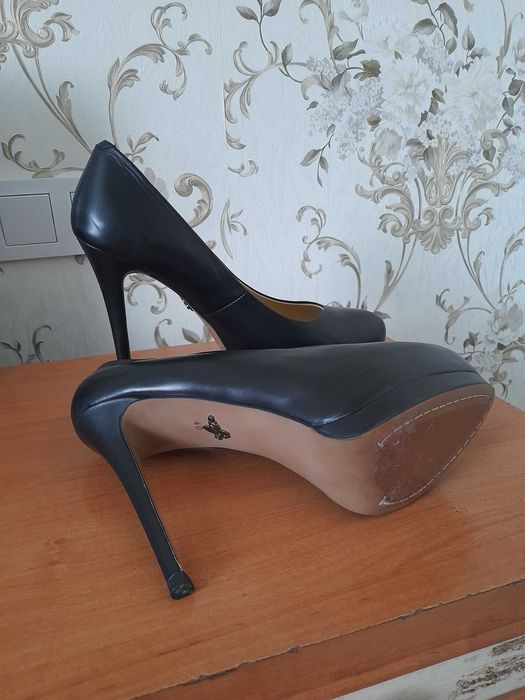 Продам туфлі жіночі