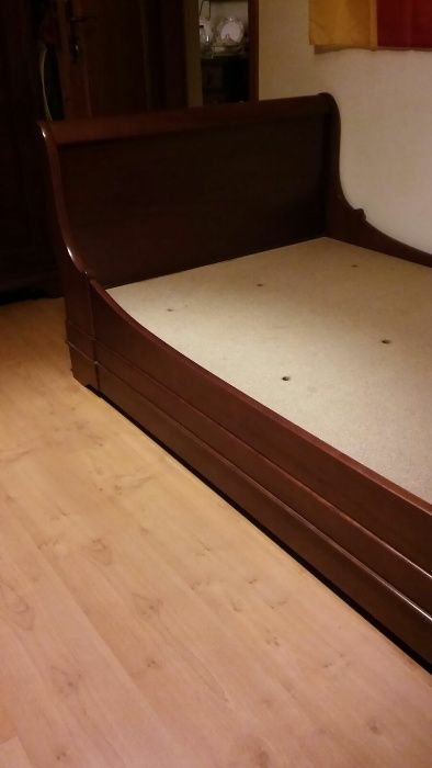 Cama de madeira maciça