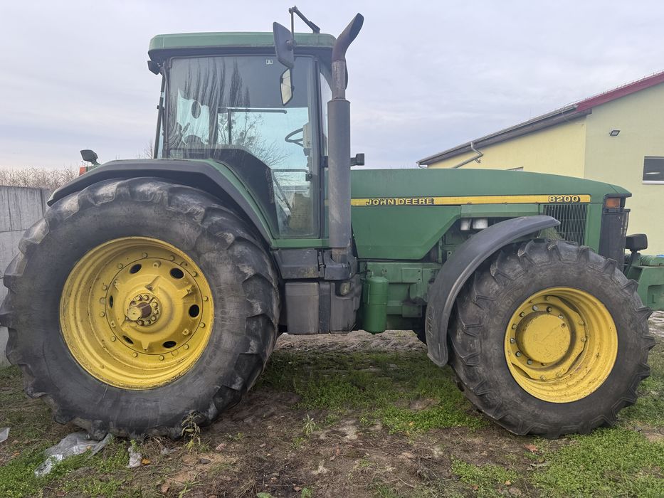 Ciągnik John Deere 8200