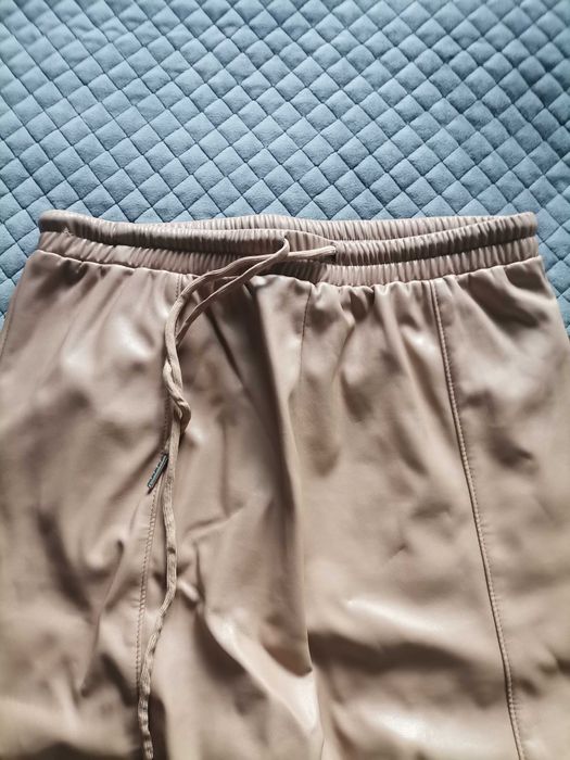 Spodnie beżowe shein