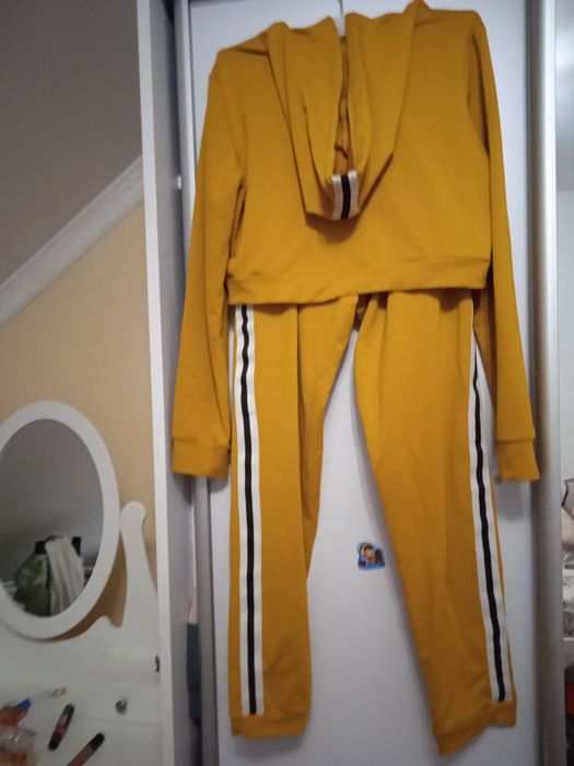 Розпродаю одяг та взуття 37р