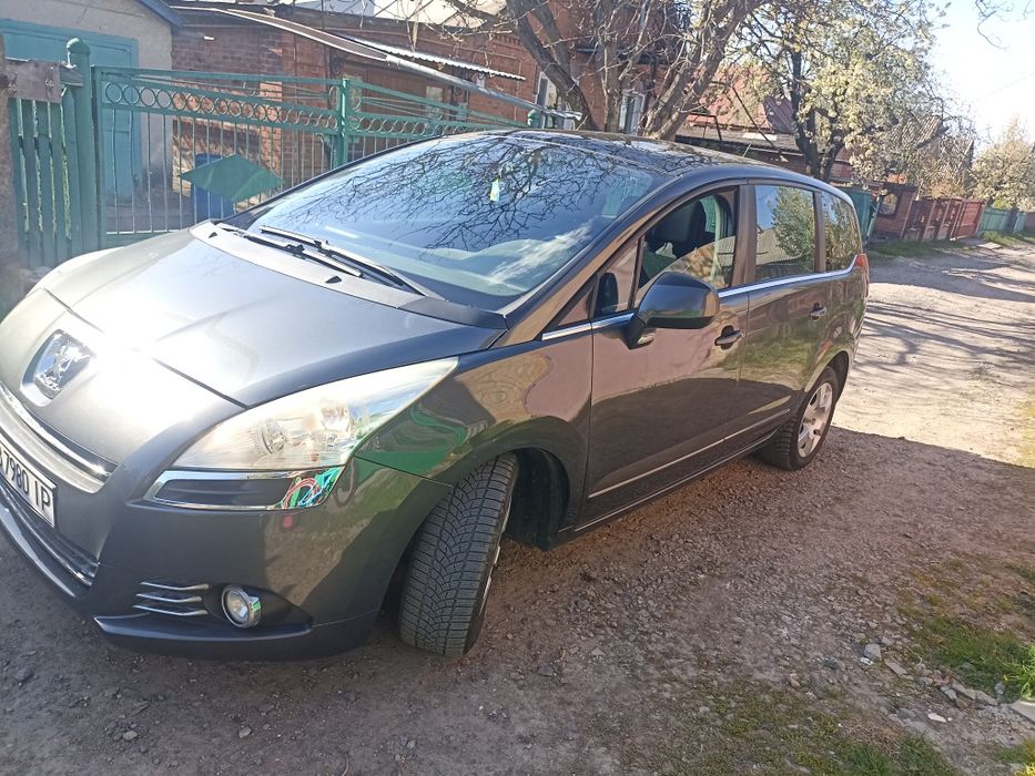 Продам Пежо 5008