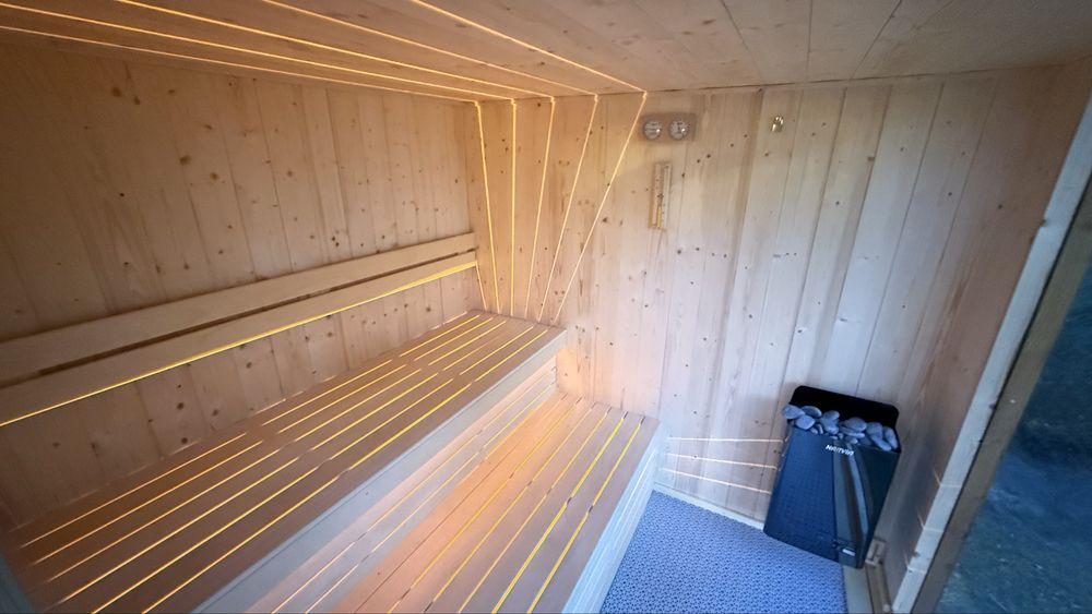 Sauna du duża na wymiar z montażem