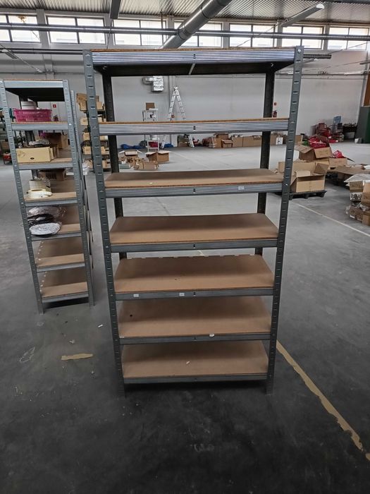 Regał do magazynu, garażu czy piwnicy.