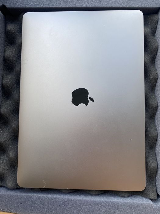Продам MacBook Air 13” (2018)