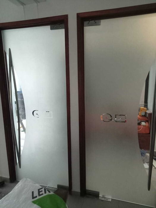 Portas de vidro de batente